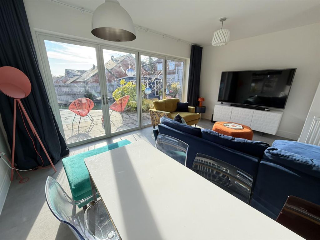 Additional image 13 of 5 bed property for saleButtercup Drive, Daventry NN11