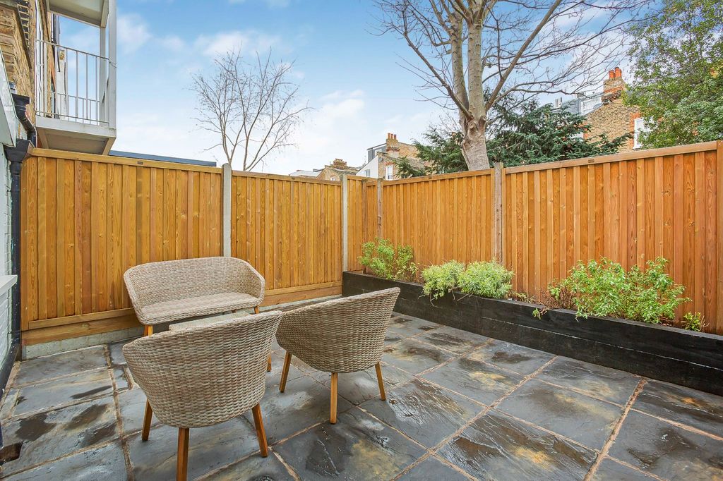 Property photo 2 of 25 Picture No. 35