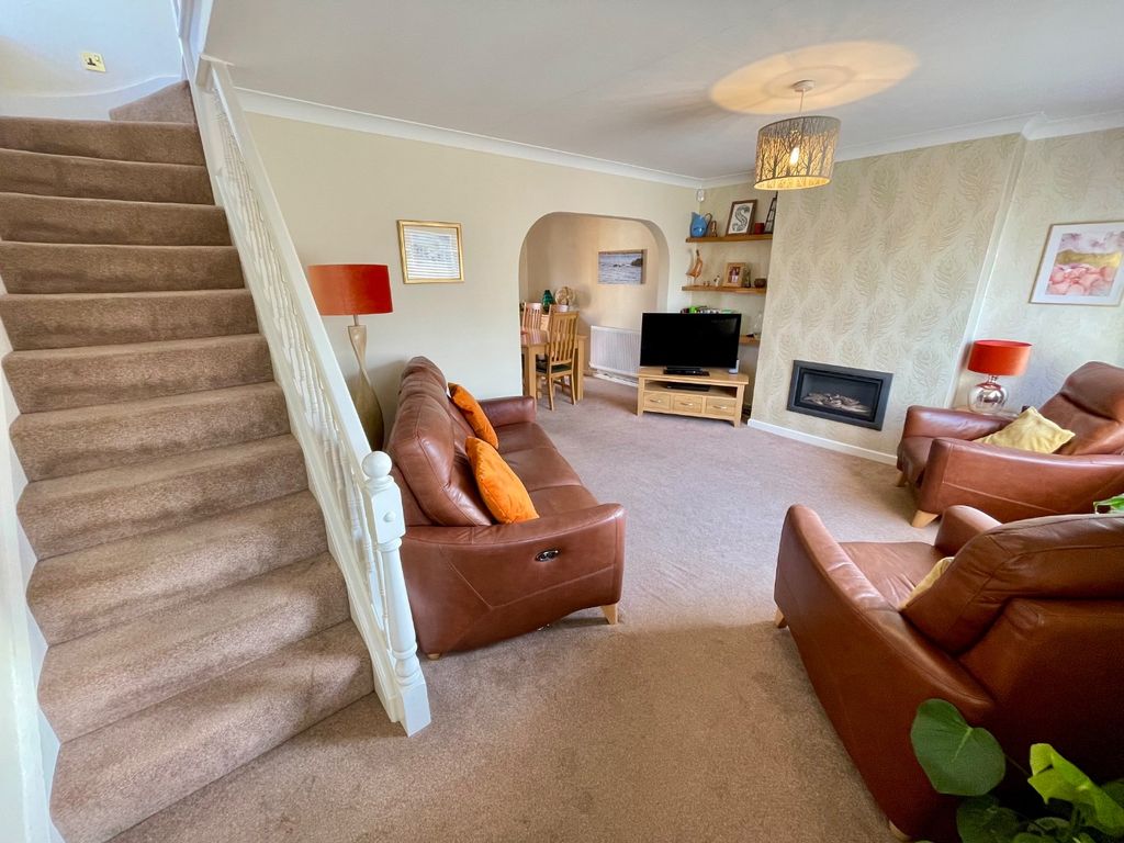 Property photo 2 of 17 4567281