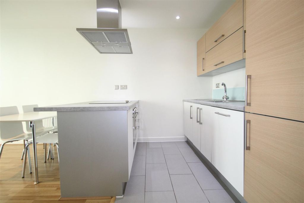 Property photo 3 of 9 Kitchen