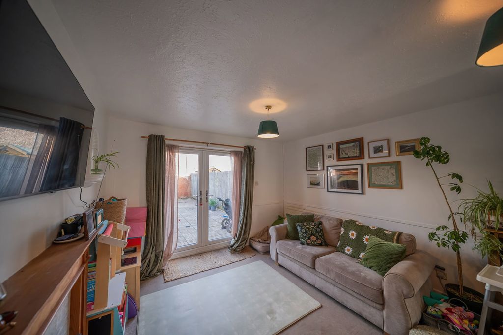 Property photo 2 of 18
