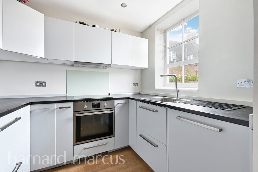 Property photo 3 of 9 Kitchen