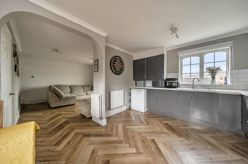 Property photo 2 of 20 13766025690B717522F7d