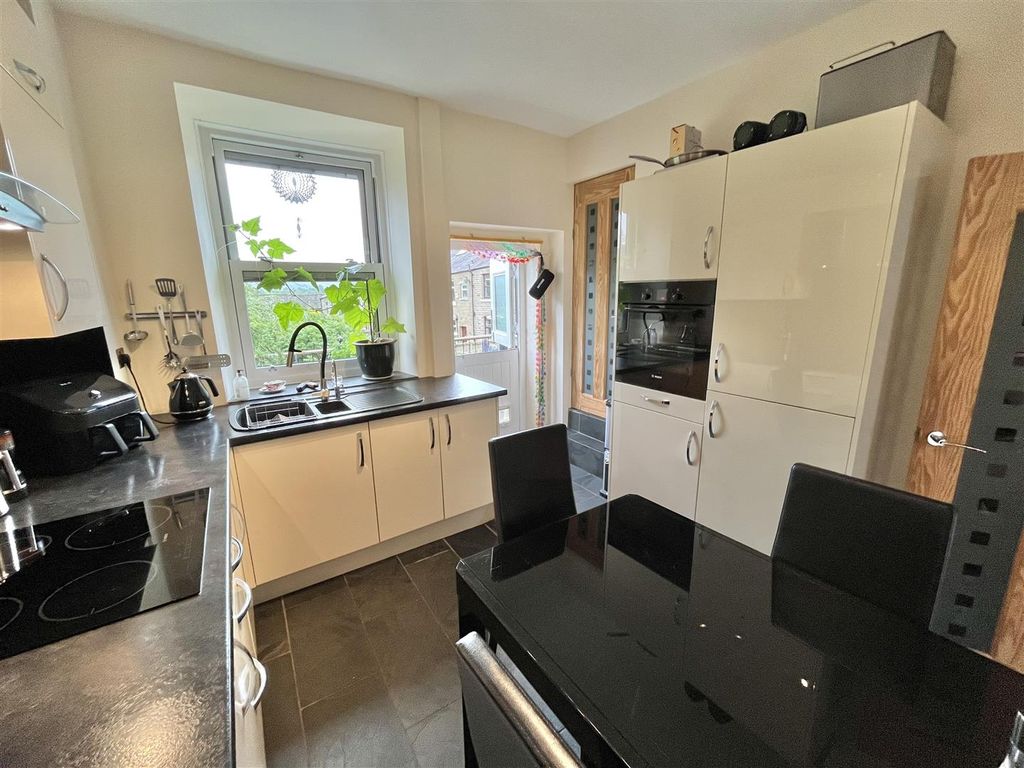 Property photo 3 of 15 Dining Kitchen