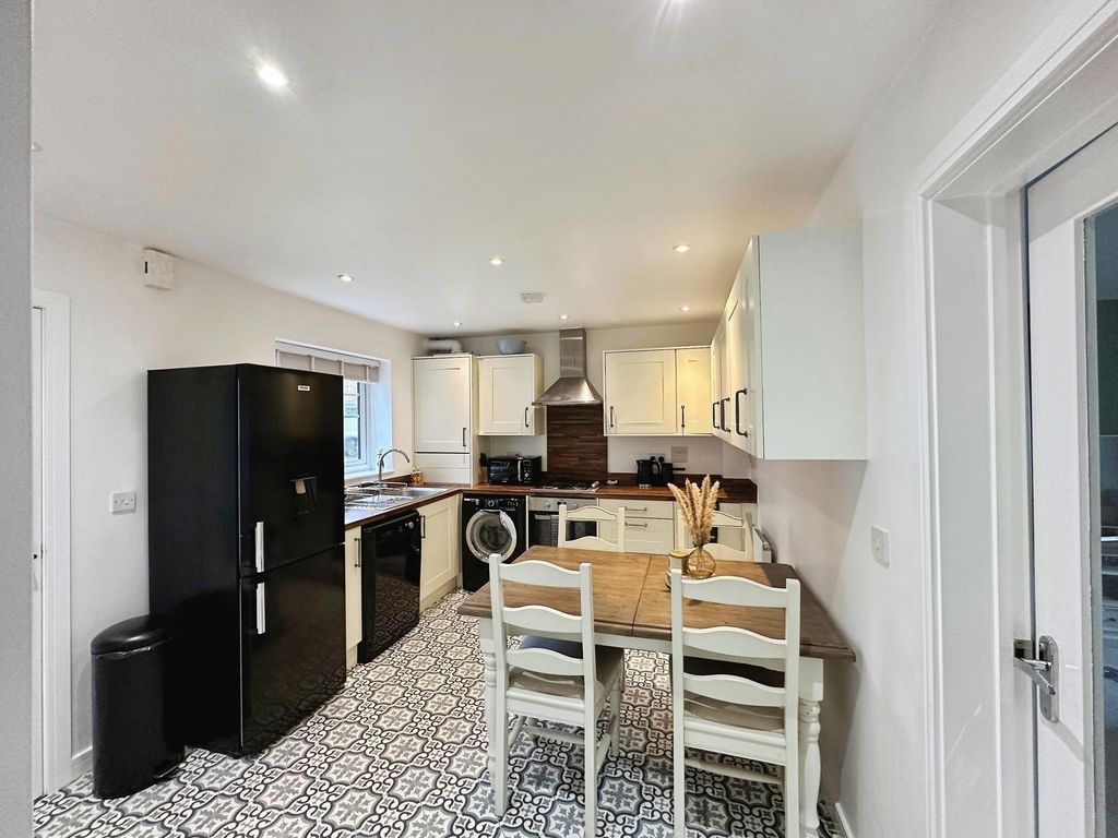 Property photo 2 of 19 Photo 16