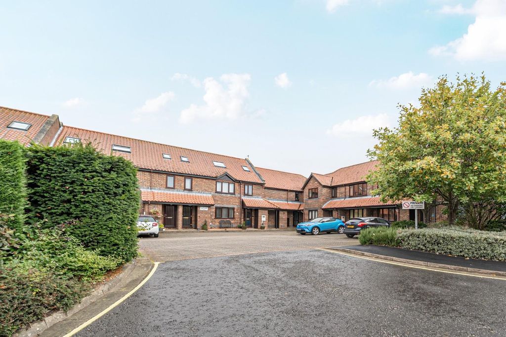 Property photo 1 of 14 Old Bain Court.Jpg