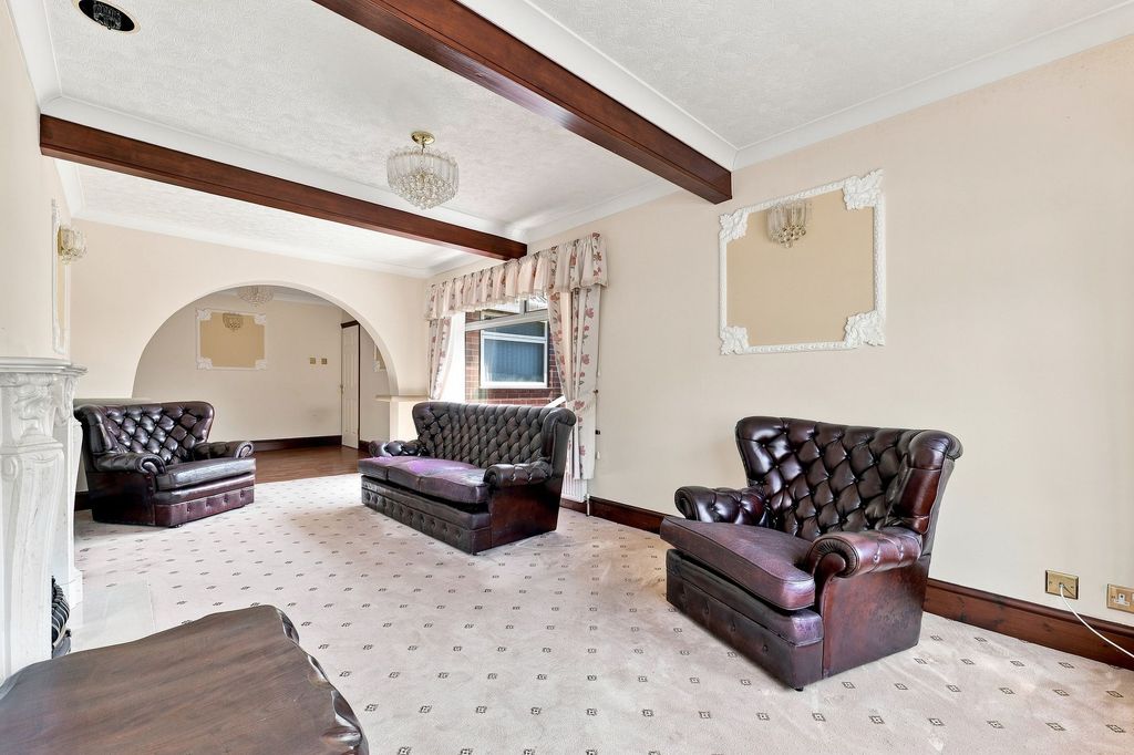 Property photo 3 of 19