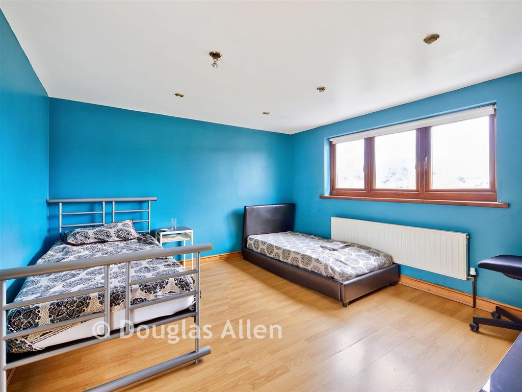 Property photo 1 of 16 Bedroom