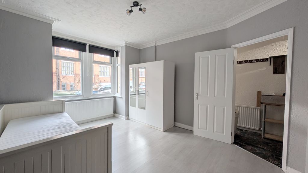 Property photo 2 of 14 Image