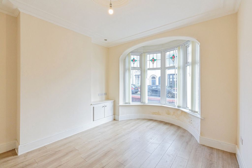 Property photo 2 of 20 Pbox-Img.Jpg