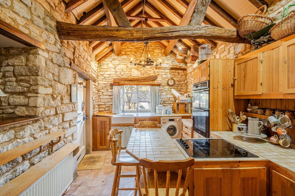 Property photo 2 of 13