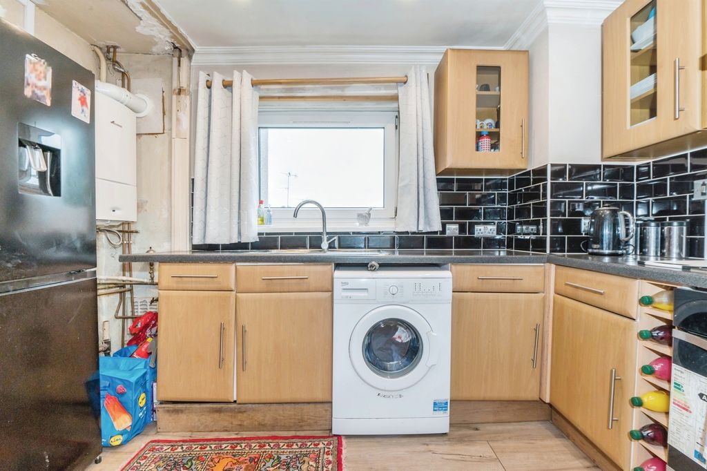 Property photo 2 of 17