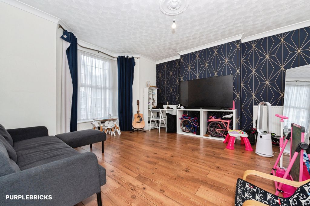 Property photo 1 of 13 Lounge/Dining Room