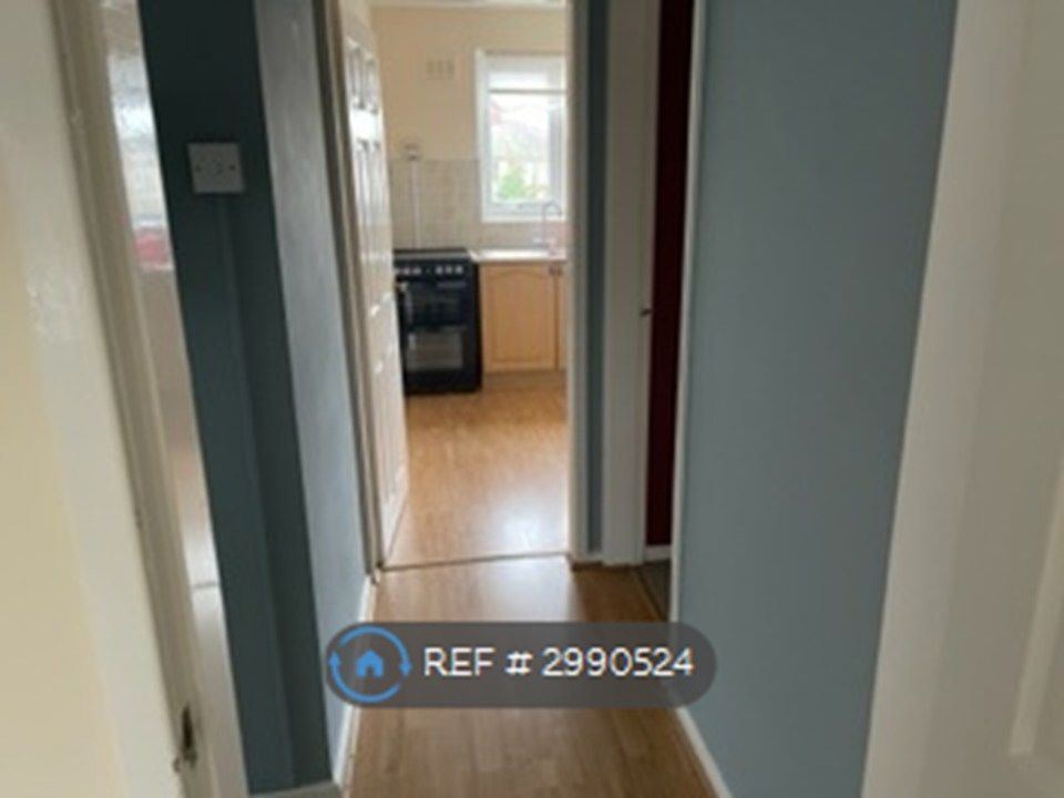Property photo 2 of 13 Hallway