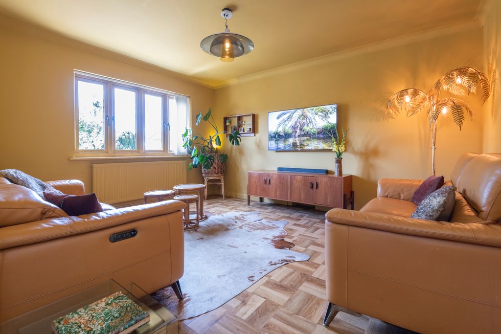 Property photo 2 of 24 12-47_Rosedale_Close_Da2