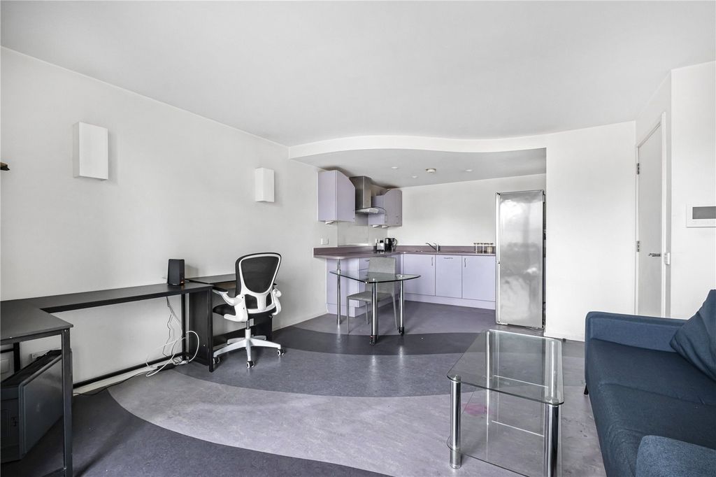 Property photo 2 of 12 Reception/Kitchen