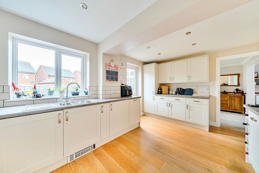 Property photo 2 of 22 Kitchen