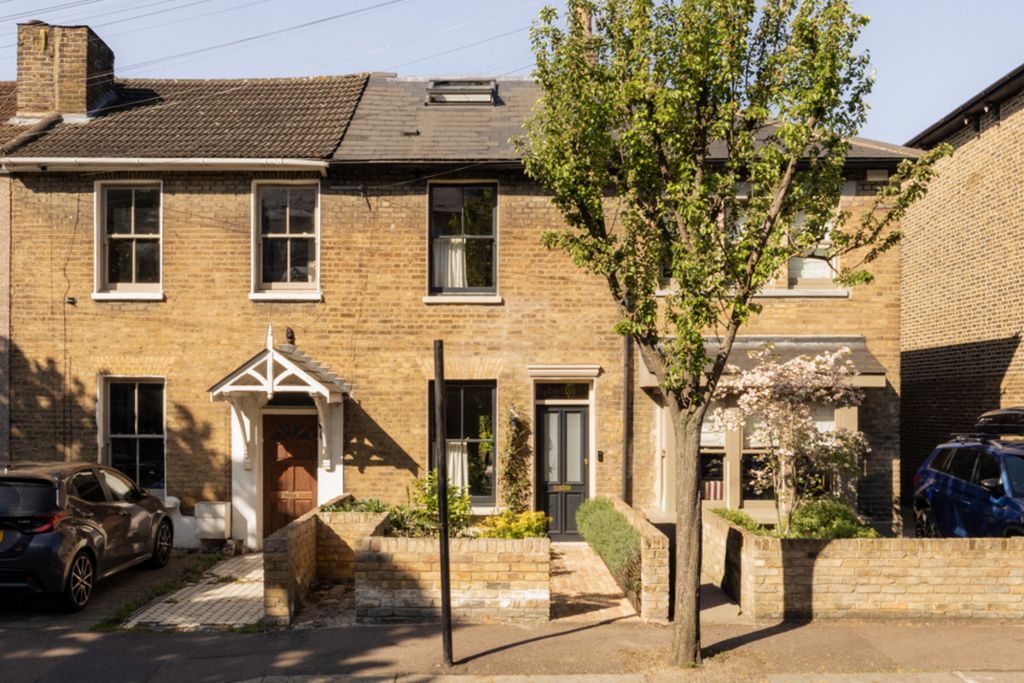 Property photo 3 of 47