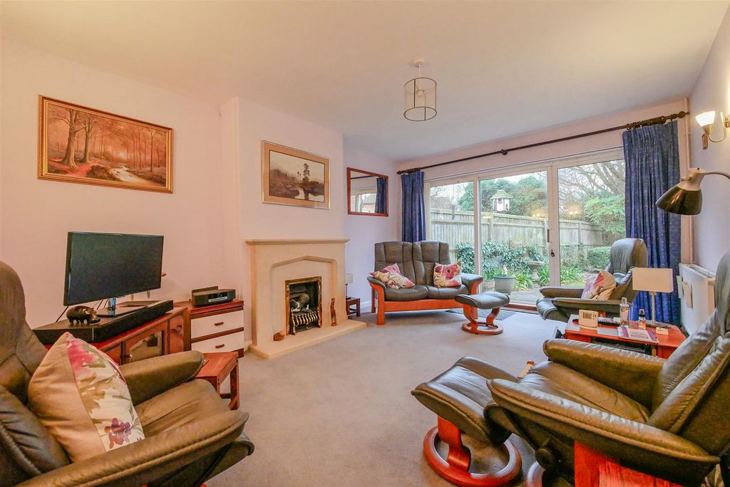 Property photo 2 of 14 Lounge