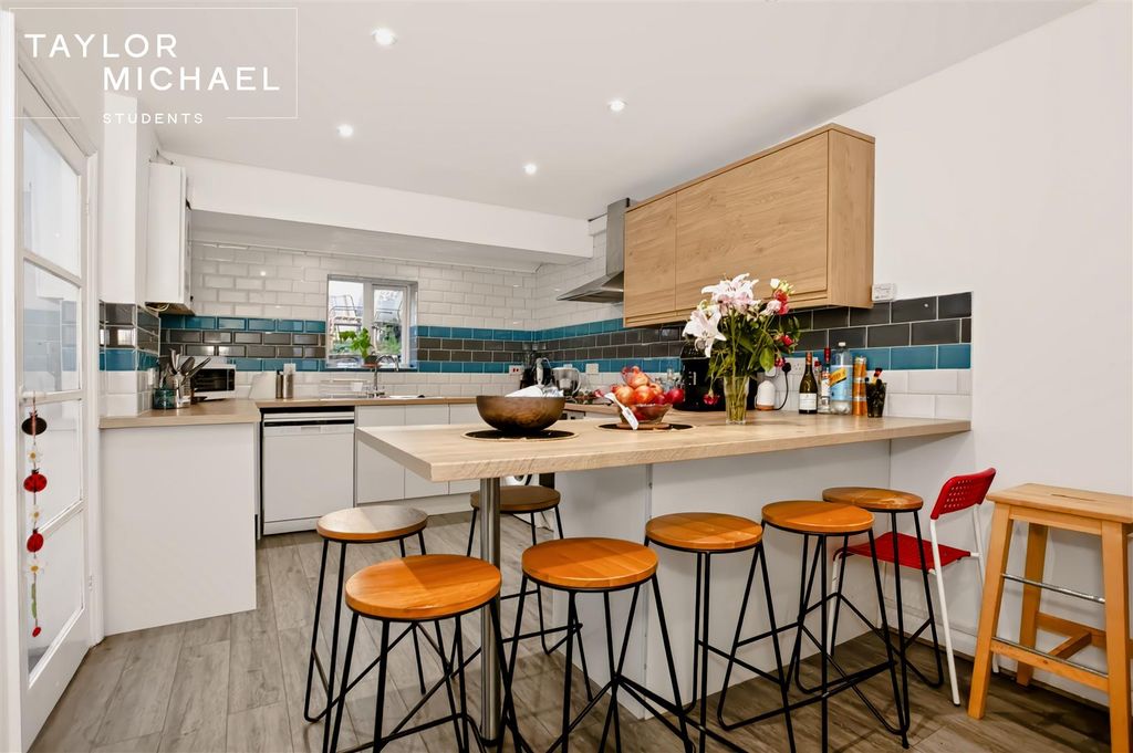 Property photo 1 of 25 Kitchen