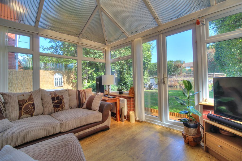 Property photo 3 of 30 Conservatory