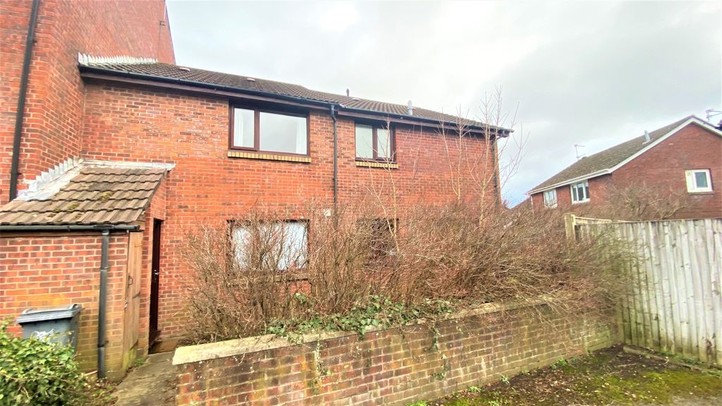 Property photo 1 of 7 External