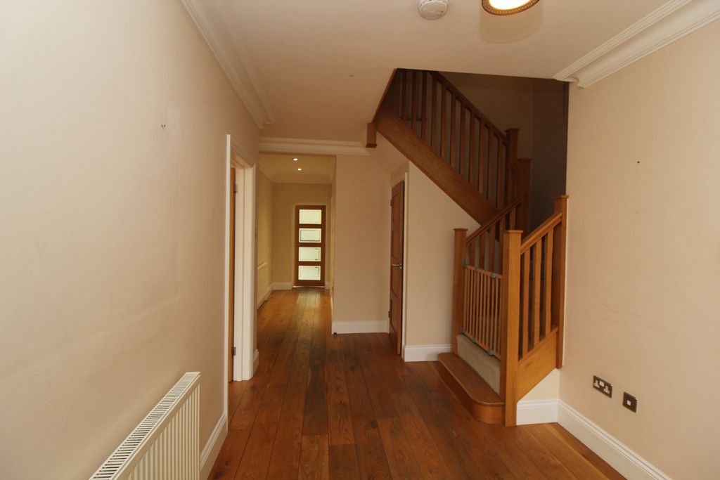 Property photo 2 of 22 Hallway