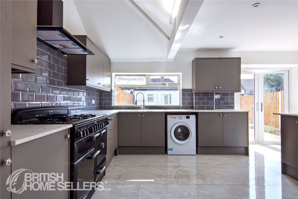 Property photo 2 of 20 Picture No. 10