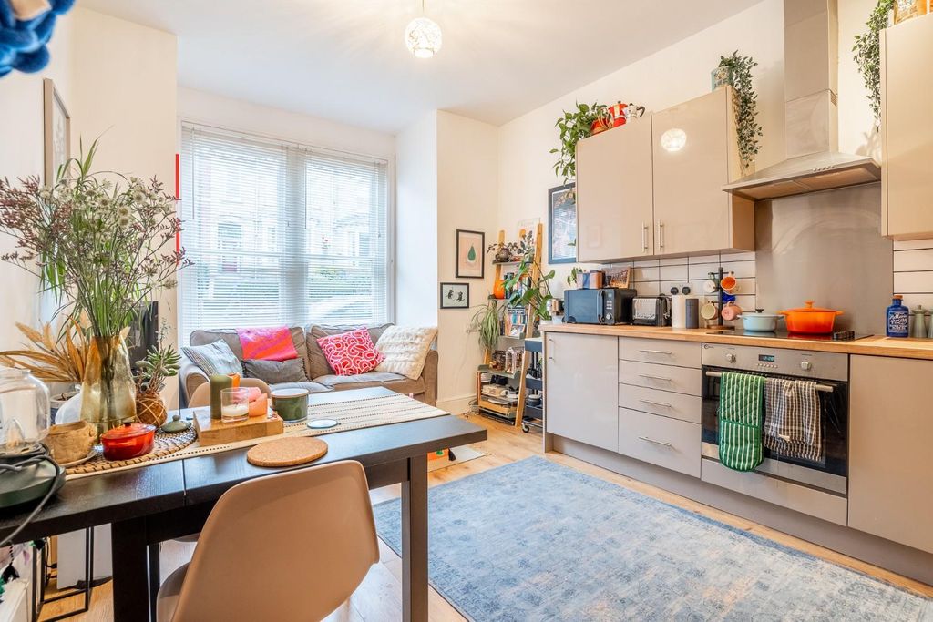 Property photo 2 of 8 Hr-3.Jpg