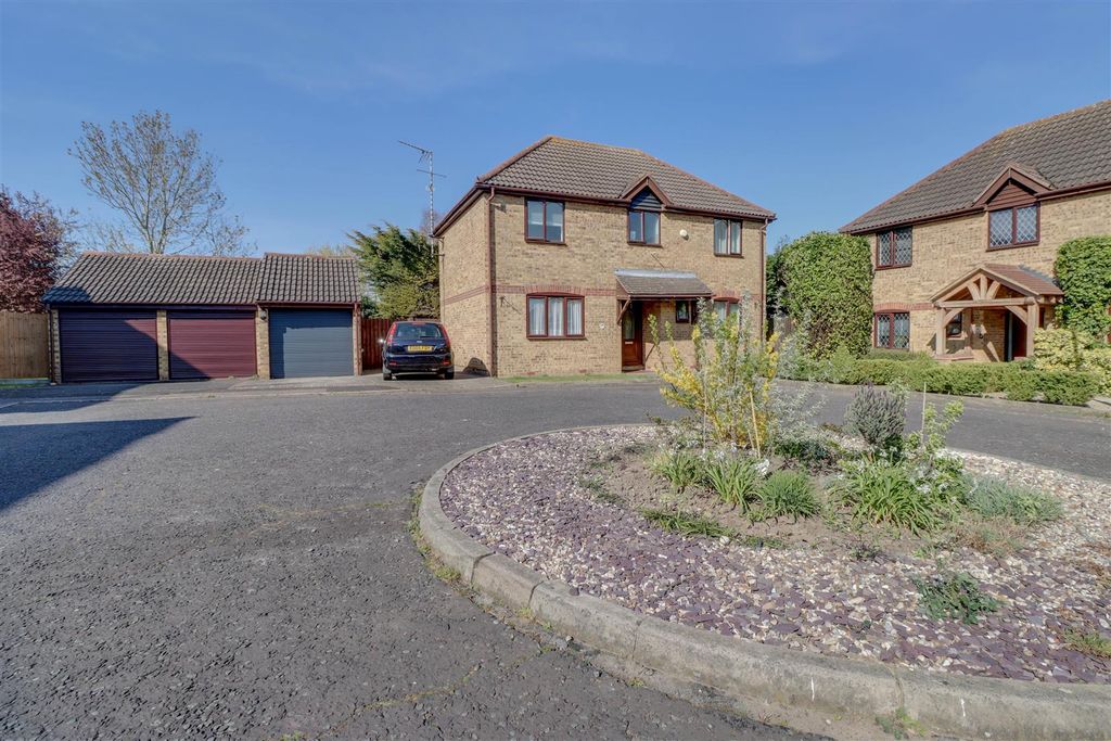 Property photo 1 of 16 5 Hornchurch Inside-19.Jpg