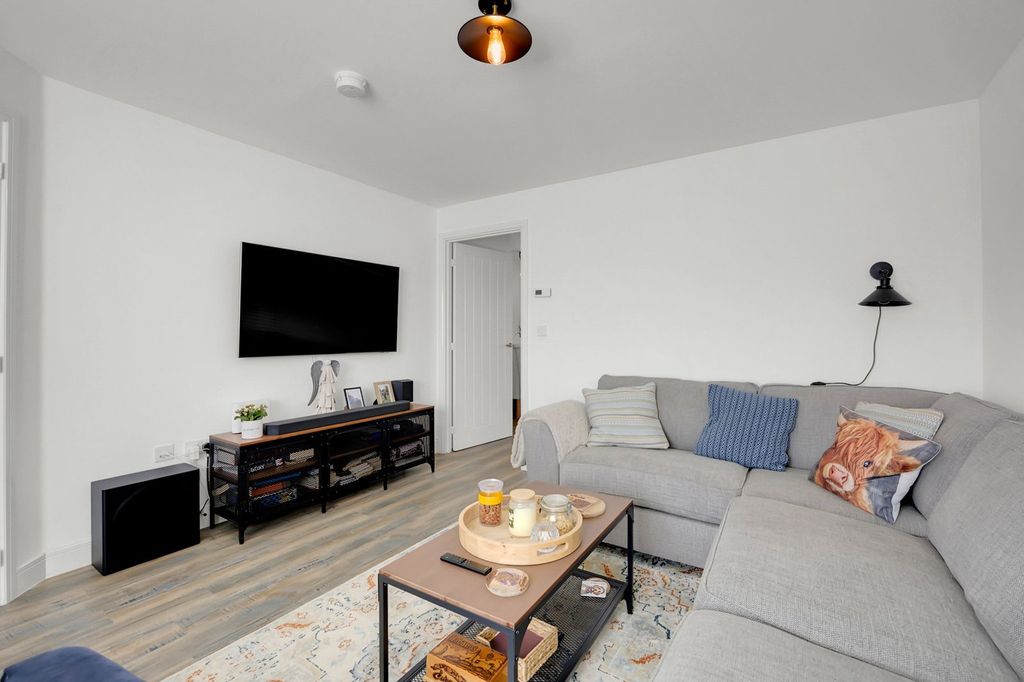 Property photo 3 of 23