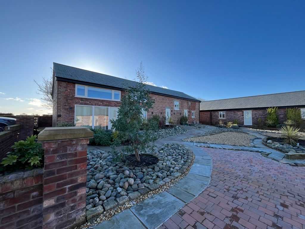 Property photo 1 of 8 Photo 7