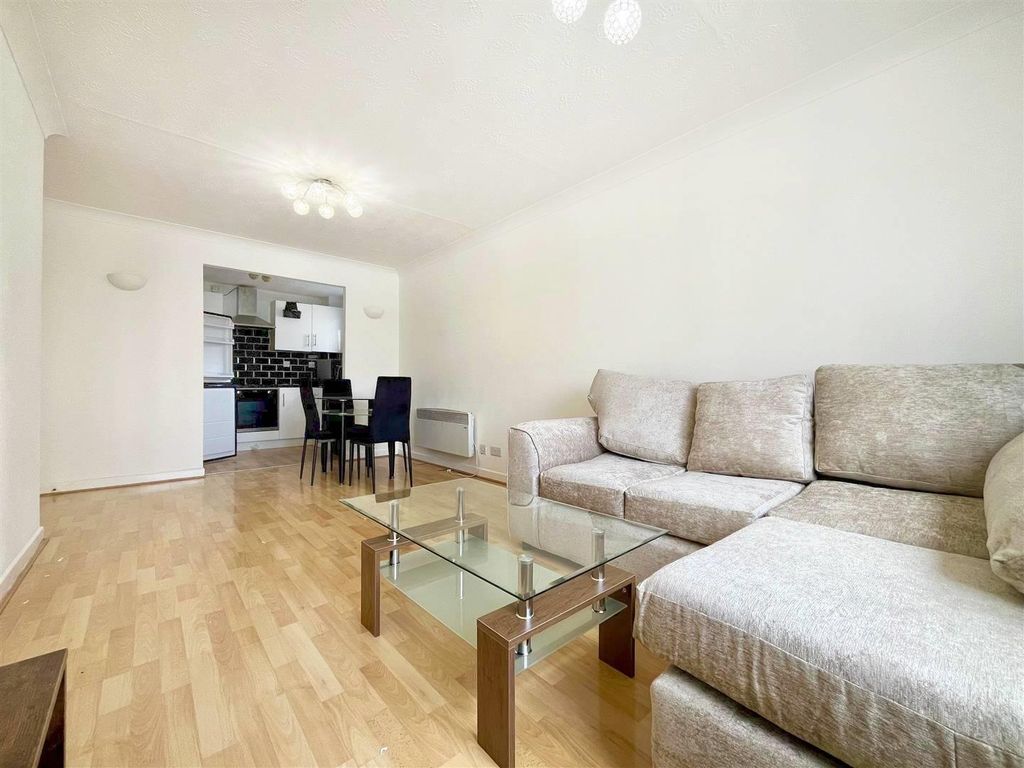 Property photo 1 of 13 Lounge.Jpg