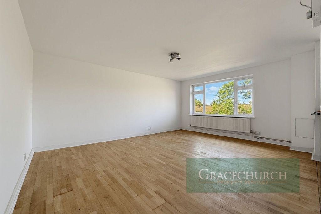 Property photo 2 of 9 Lounge