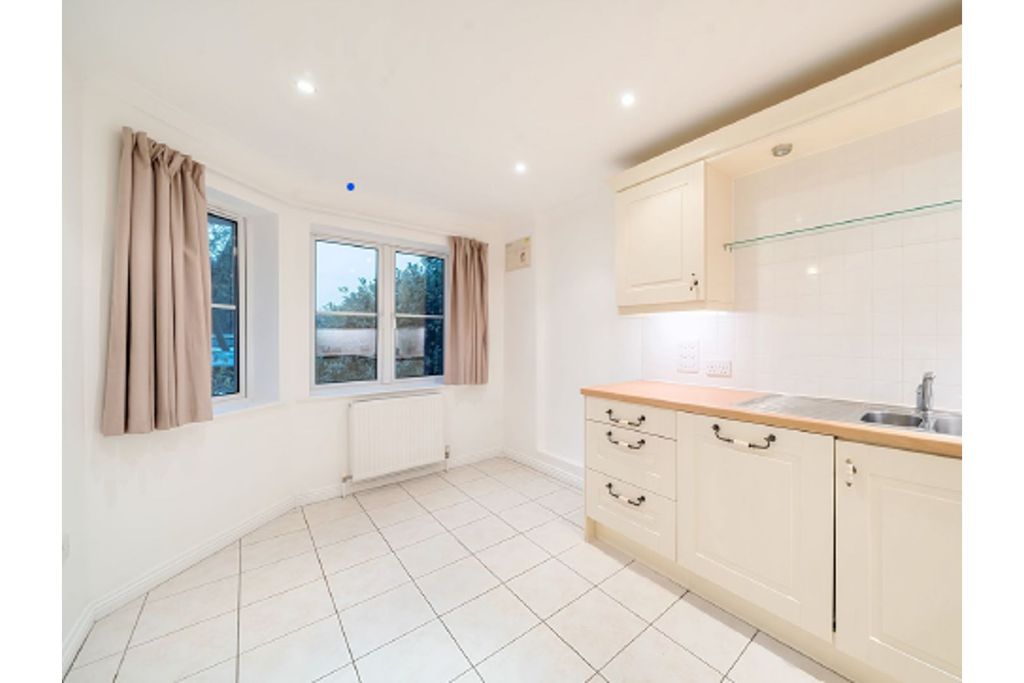 Property photo 3 of 7 Dining Area