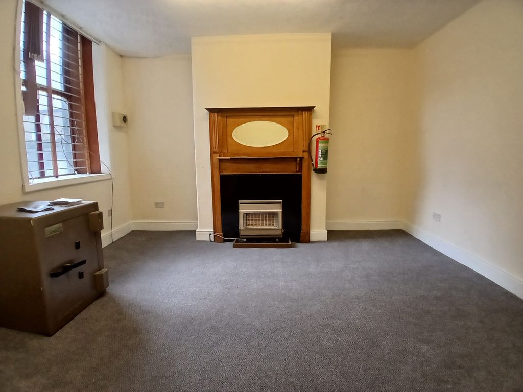 Property photo 3 of 7 Int 2
