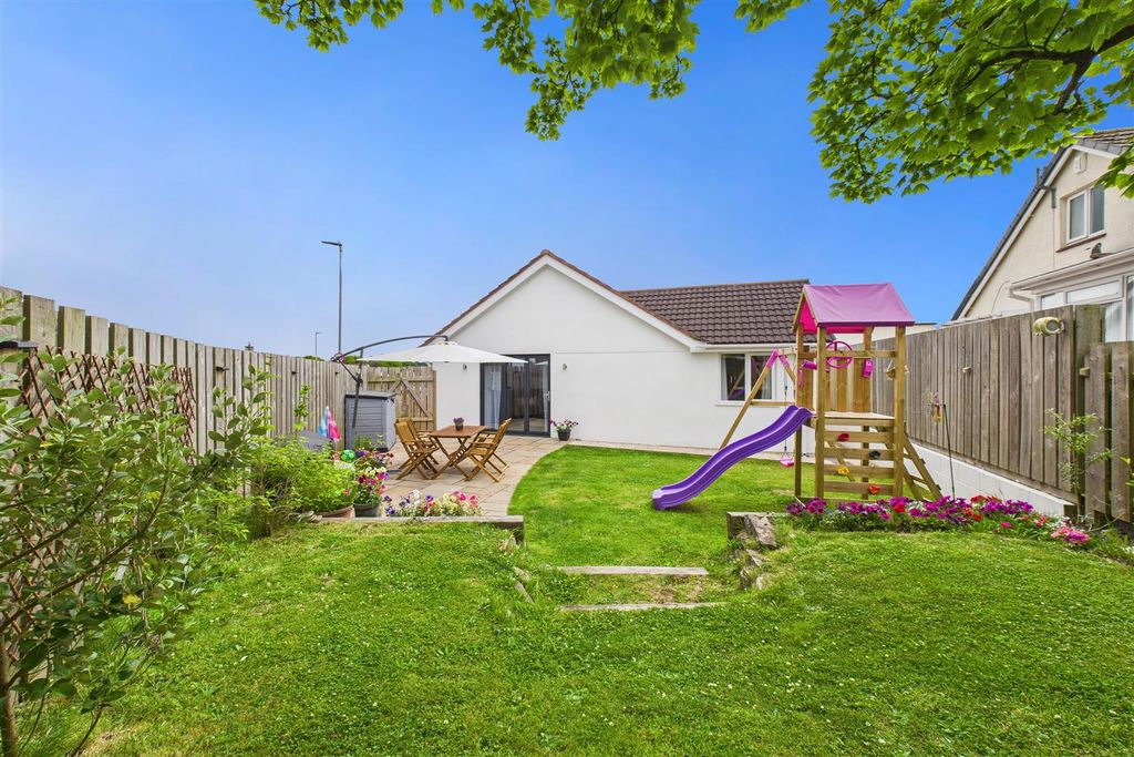 Property photo 2 of 27 11 Trethiggey Crescent