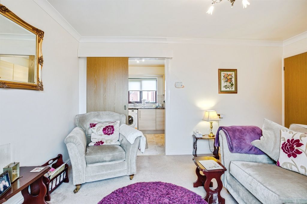 Property photo 2 of 11