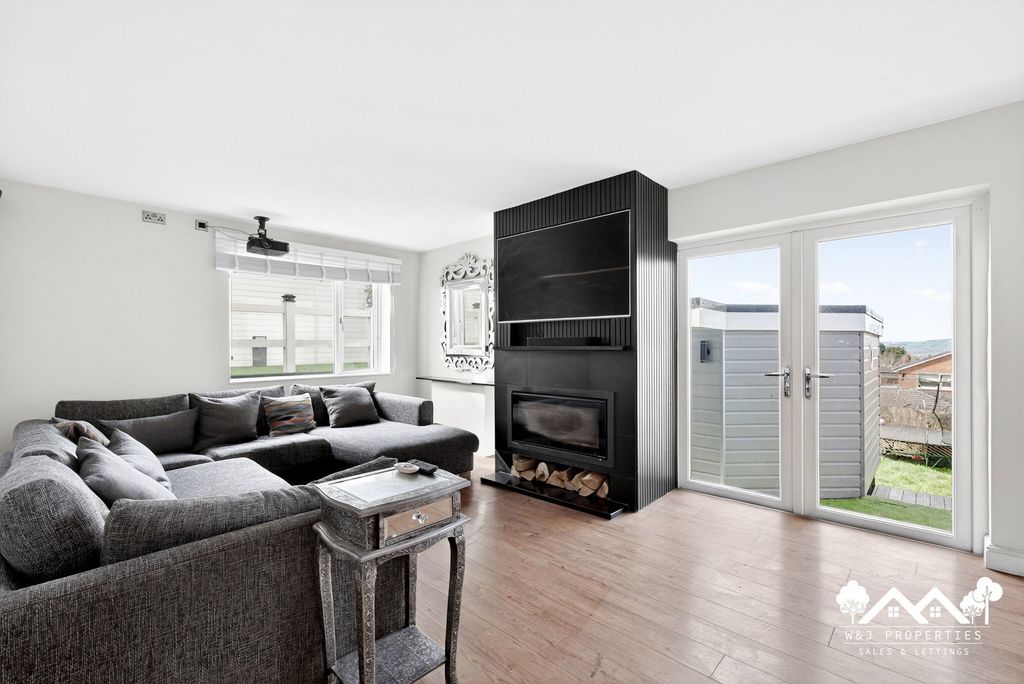 Property photo 3 of 48