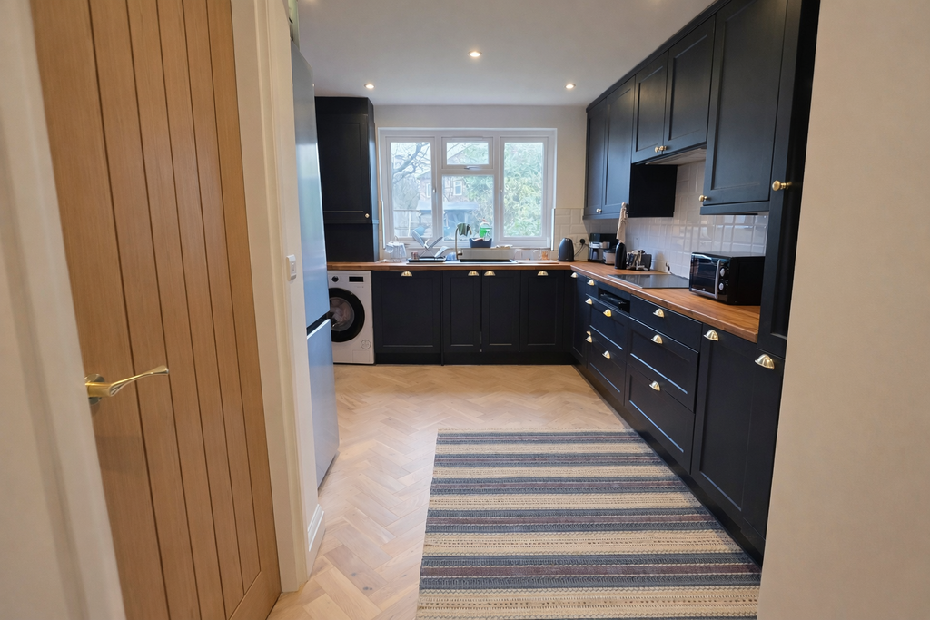 Property photo 3 of 19 Kitchen