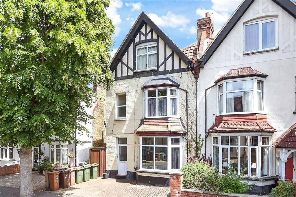 Property photo 2 of 8 External (Web)