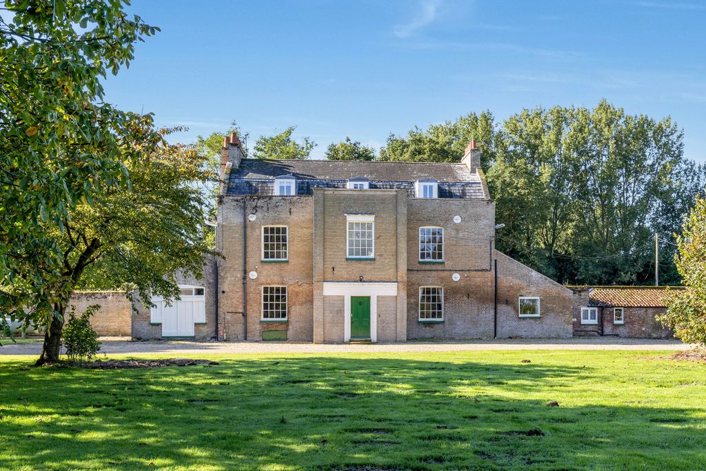 Property photo 2 of 18 4139712