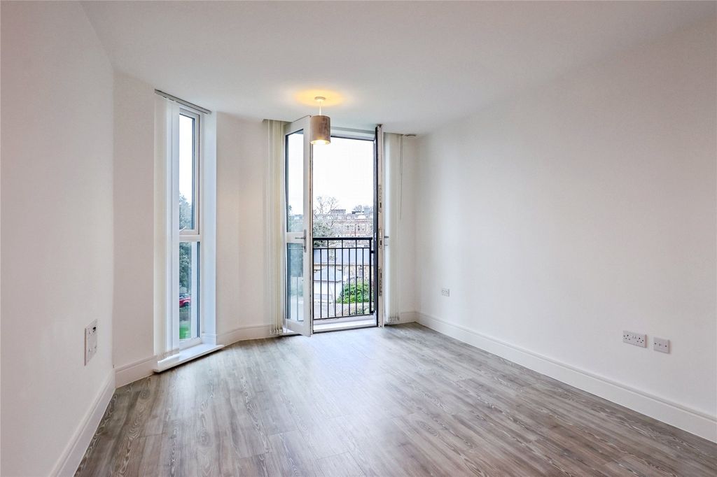 Property photo 3 of 19 Picture No. 06