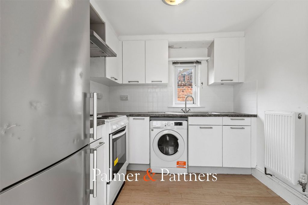 Property photo 2 of 18 Picture No. 15