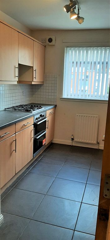 Property photo 2 of 9 Kitchen
