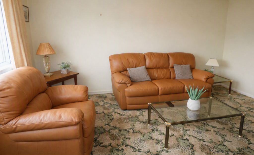 Property photo 3 of 12 Lounge