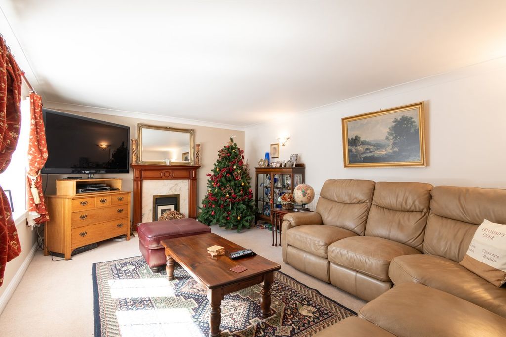 Property photo 2 of 37