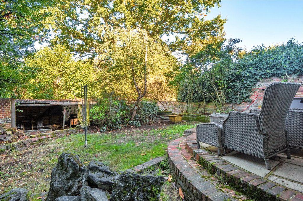 Property photo 3 of 12 Garden