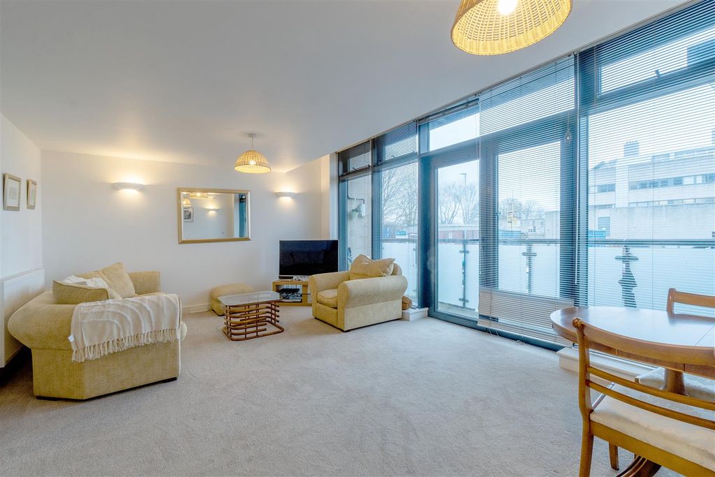 Property photo 2 of 10 Living.Jpg