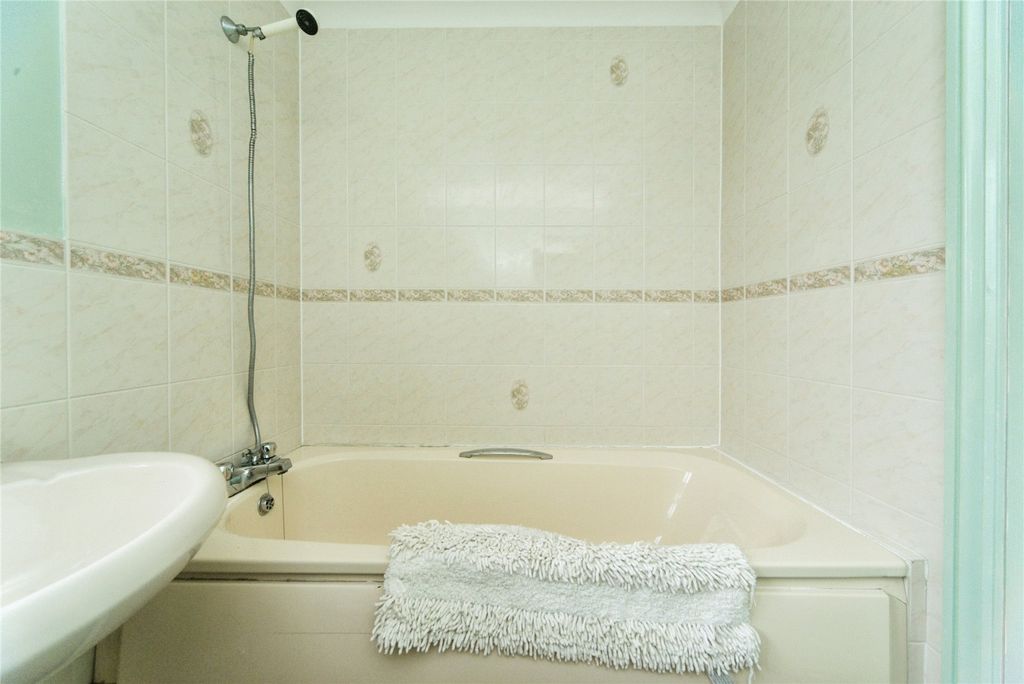 Property photo 3 of 16 Picture No. 02